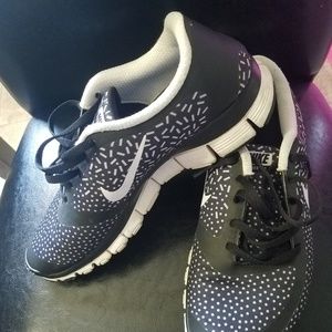 Flash sale!🎉🎉Like new Black polka dot nikes
